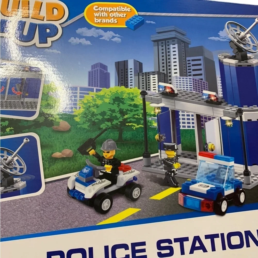 Build Me Up Police Station 201-Piece Building Set Ages 6+ New In Box Lego